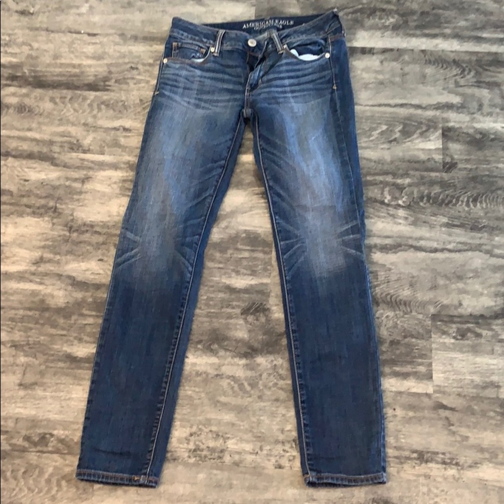 Medium wash AE straight leg jeans